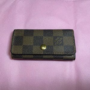 Louis Vuitton Damier keycase 🤎